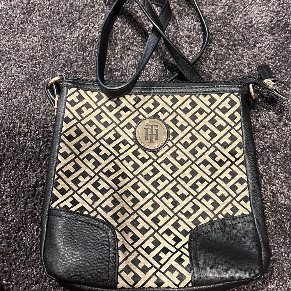 Tommy Hilfiger crossbody